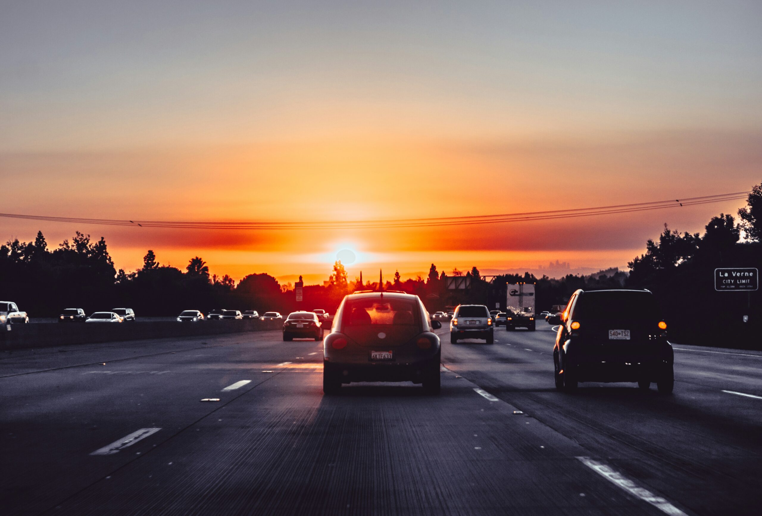 New Standpoint! The EU wants to keep the door open for combustion engines through e-fuels. But are e-fuels really the right solution for road transport?